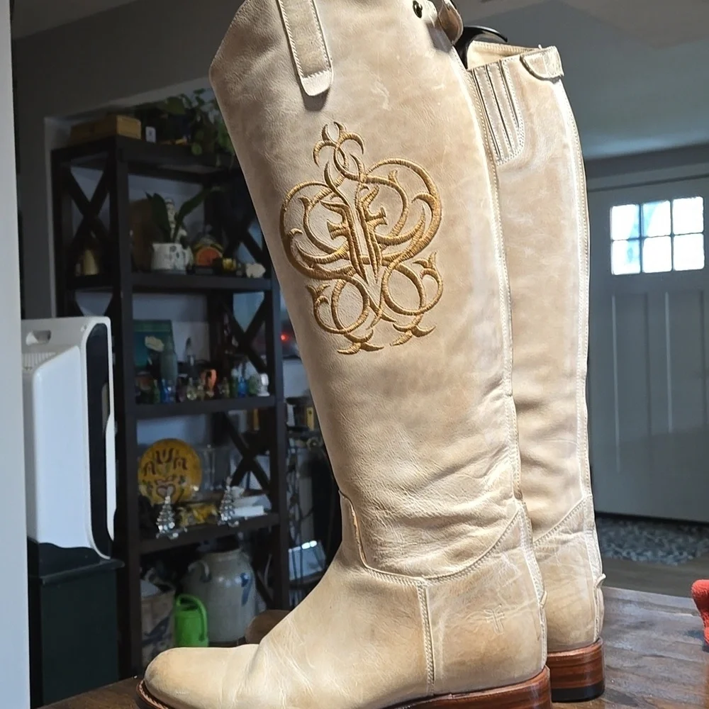 Frye Tan Paige Embroidered Logo Riding Boots Womens Size 7 Zip Back